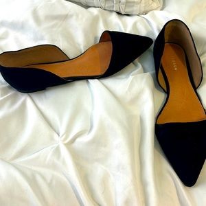 Sz 7 Halogen black suede flats.